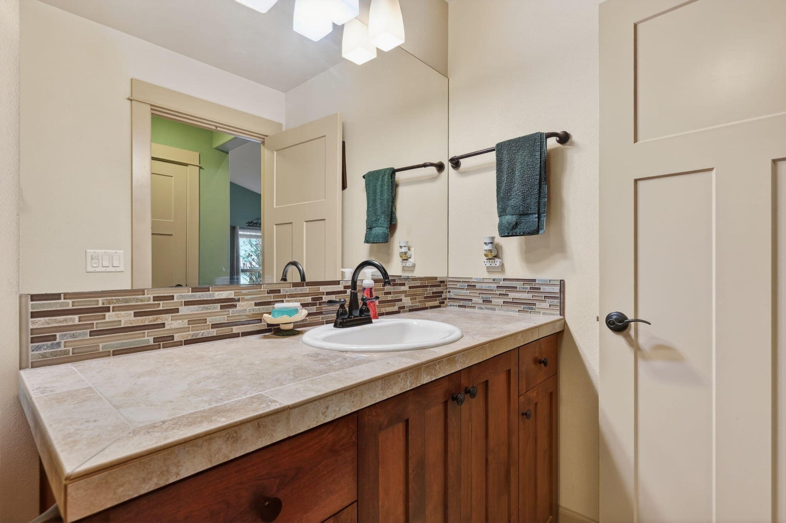Photo of 1141 S Creekside Drive 31 of 62