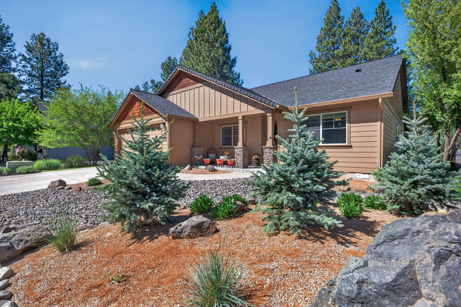 Photo of 1141 S Creekside Drive 4 of 62