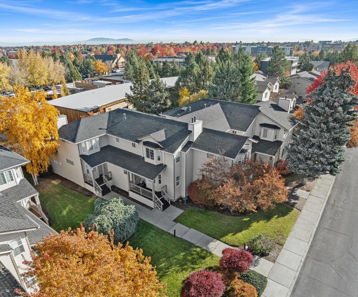 Photo of 2422 NE Conners Avenue 4 of 11