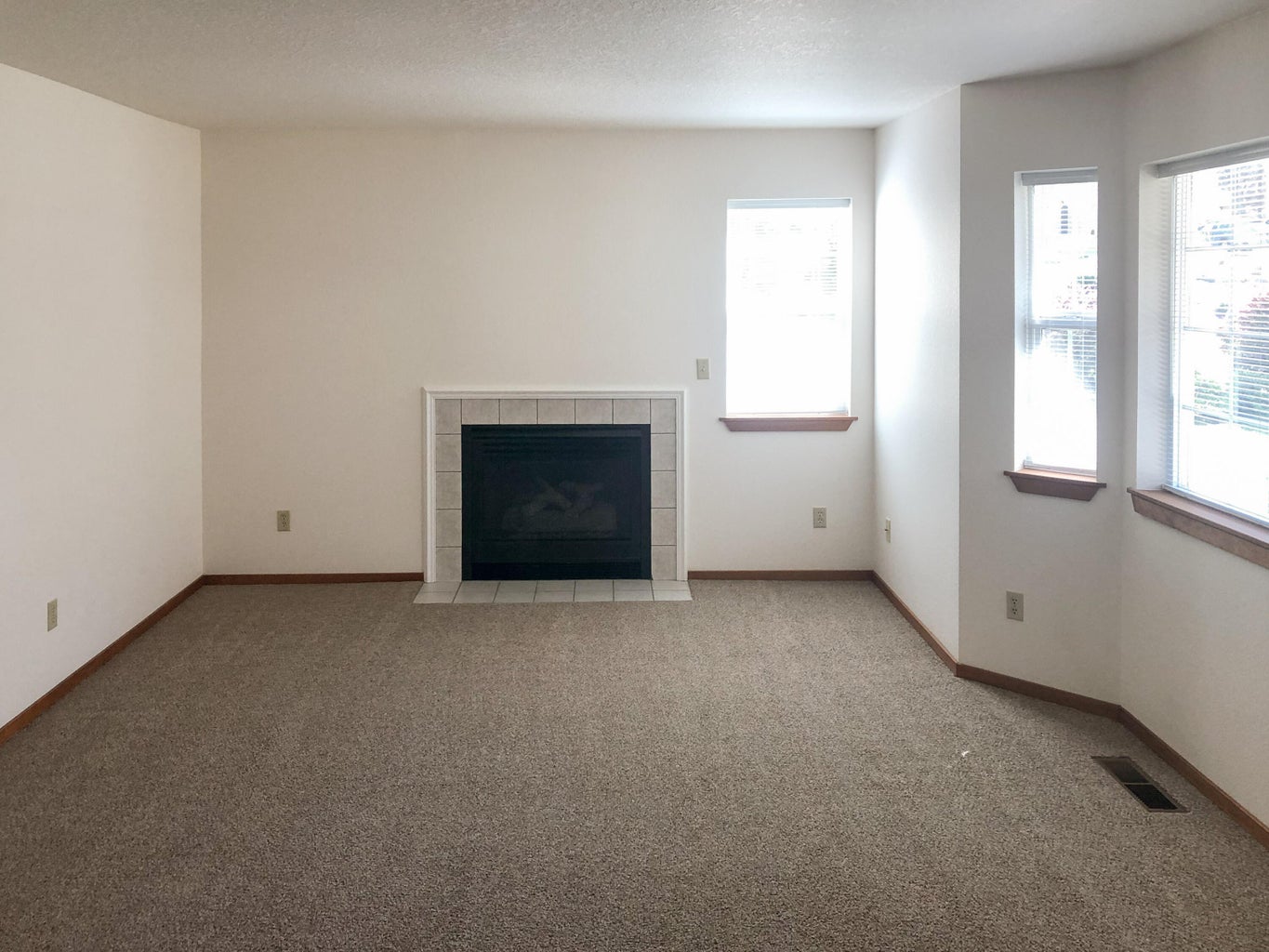 Photo of 2422 NE Conners Avenue 8 of 11
