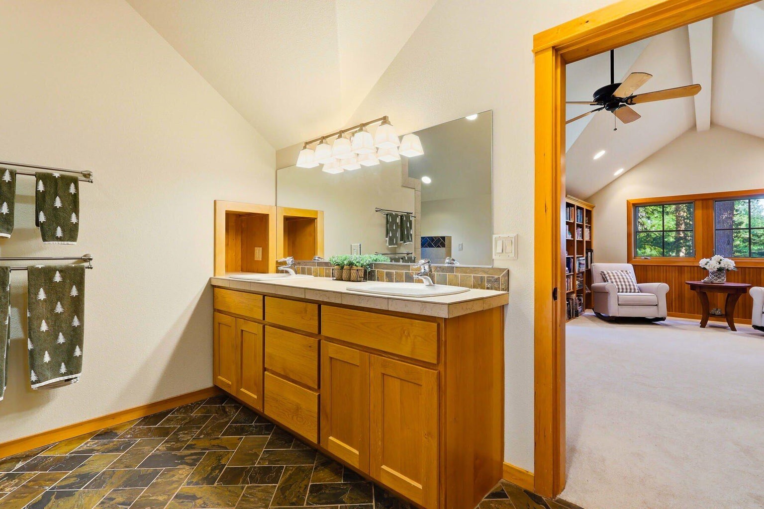 2nd floor primary bathroom