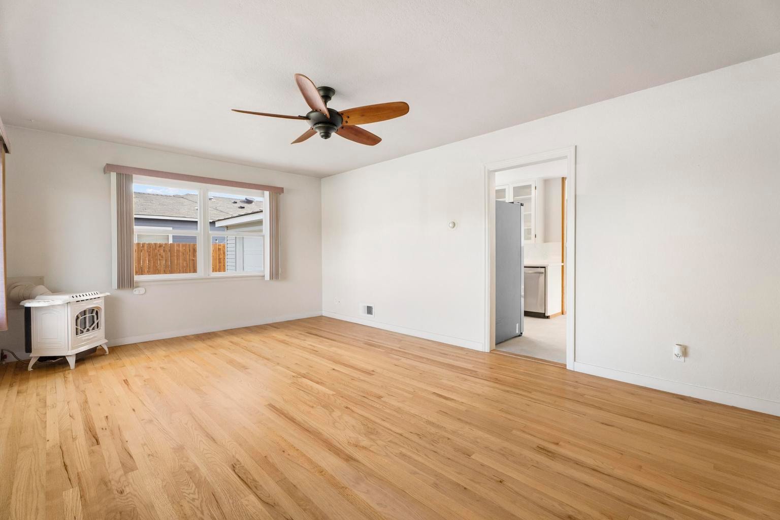 Photo of 946 SW 13th Street 9 of 48