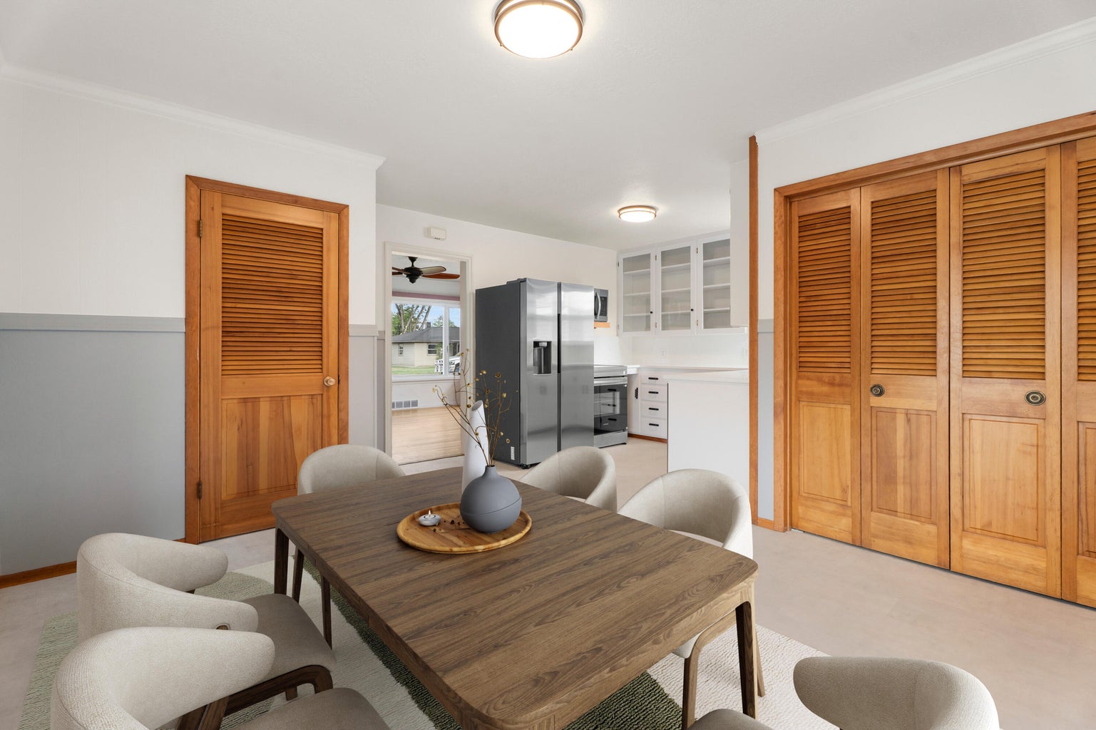 Virtual staged dining room