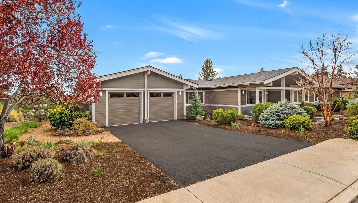 Photo of 61510 SW Longview Street 3 of 43