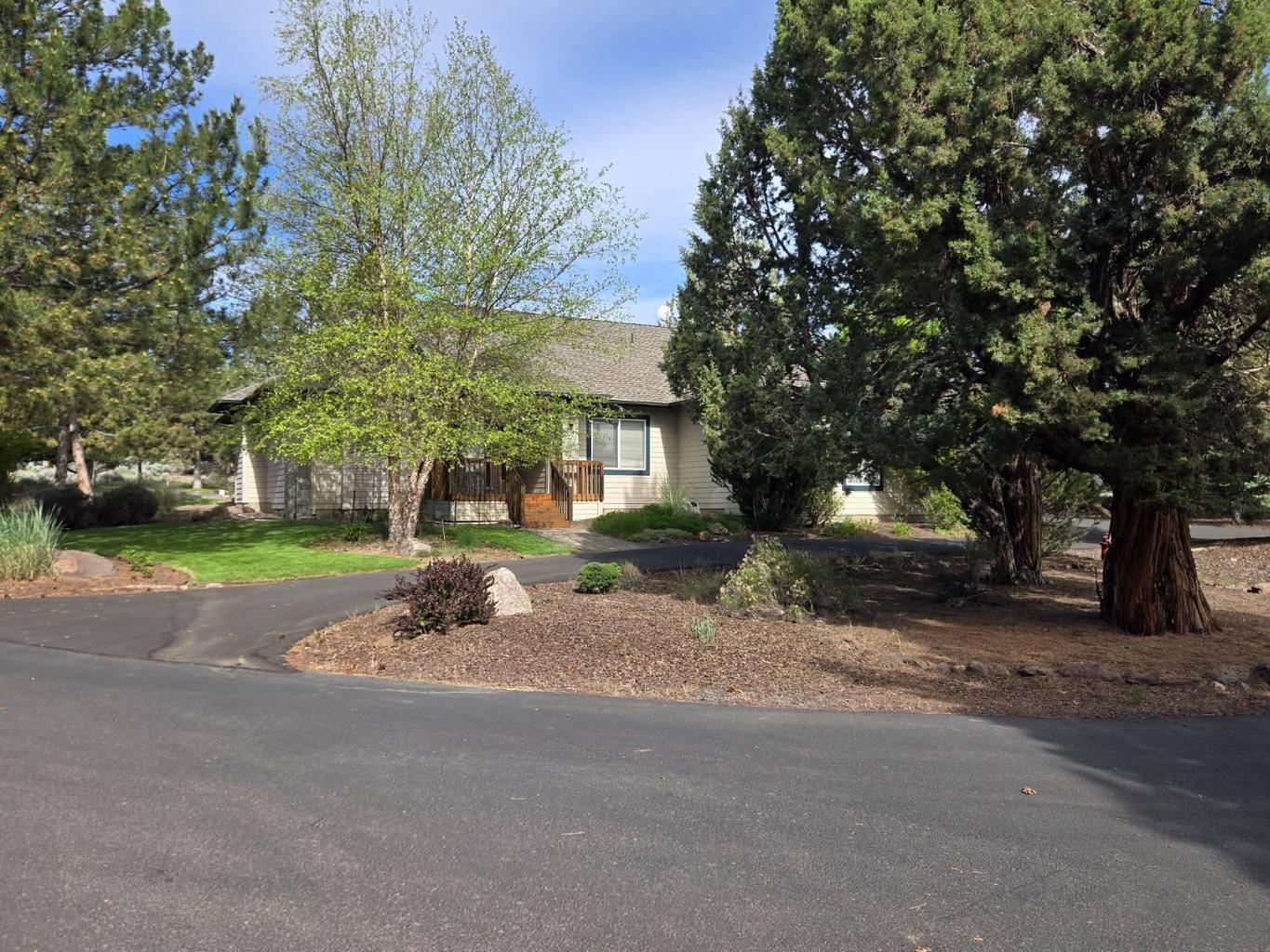 Photo of 2261 Condor Drive 2 of 20