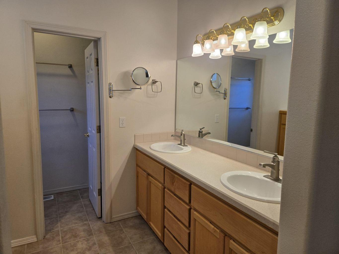 Photo of 2261 Condor Drive 16 of 20