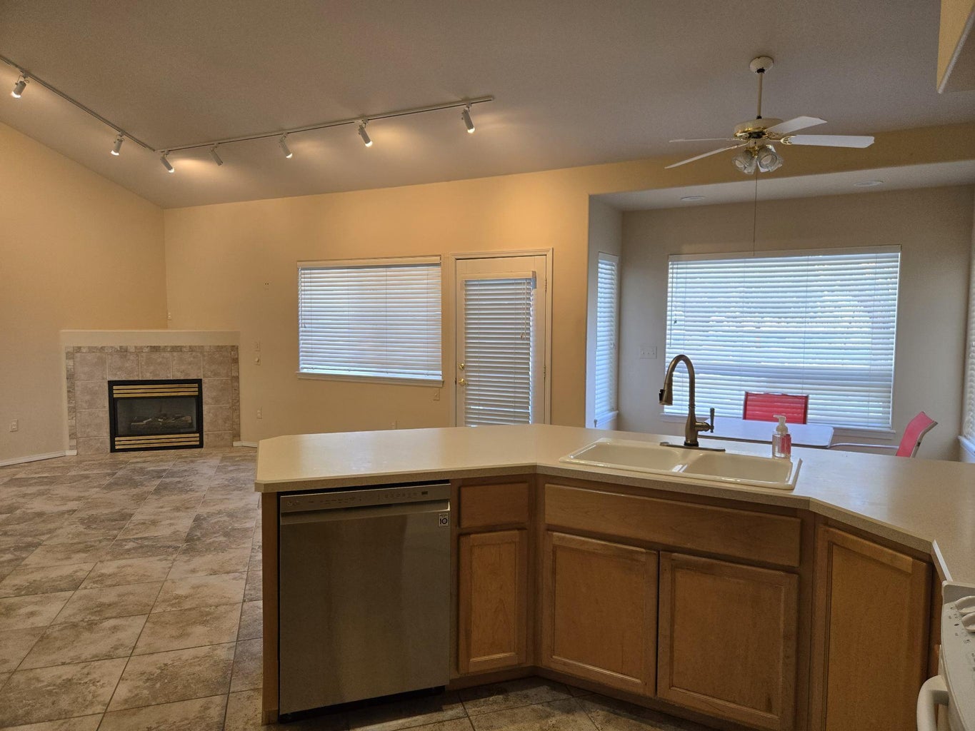 Photo of 2261 Condor Drive 6 of 20