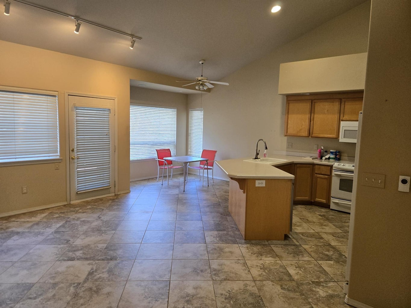 Photo of 2261 Condor Drive 8 of 20