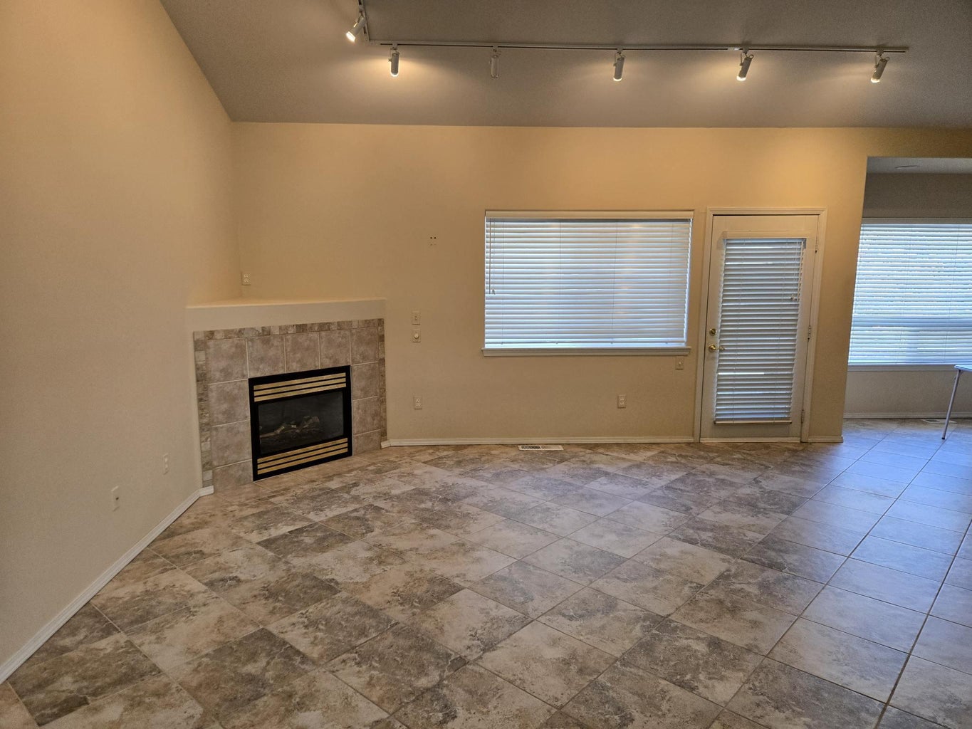Photo of 2261 Condor Drive 9 of 20