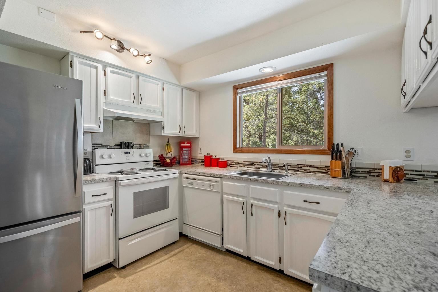 Photo of 57339 Mountain View Lane 7 of 35