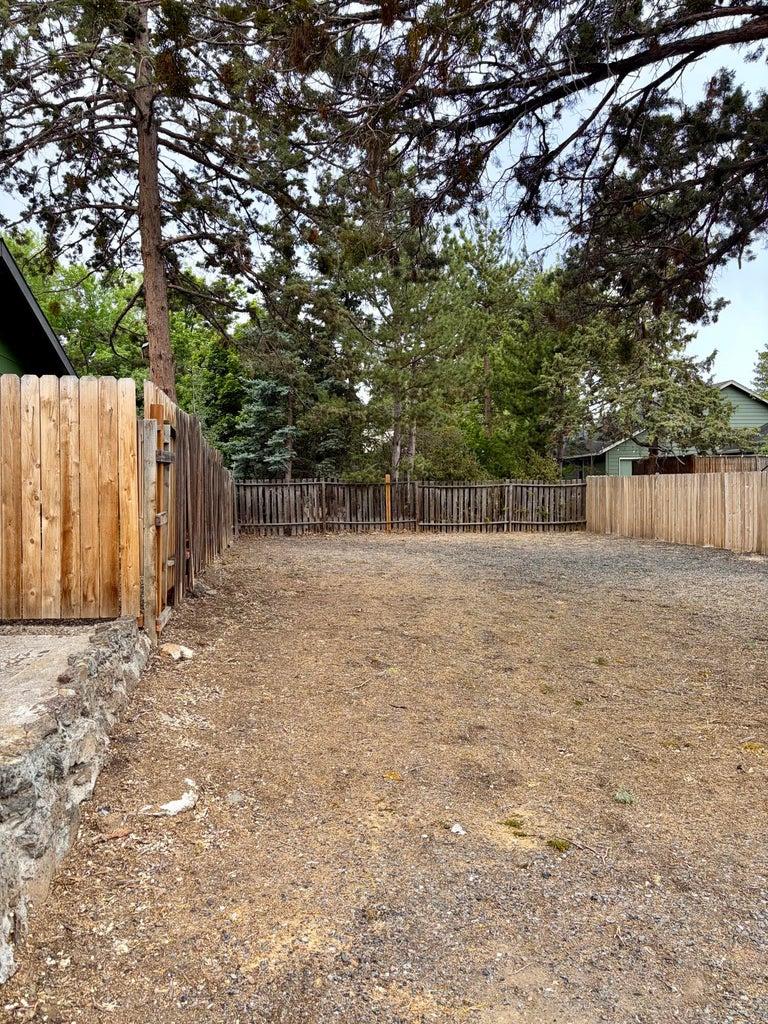 Photo of 485 SE Douglas Street 3 of 6