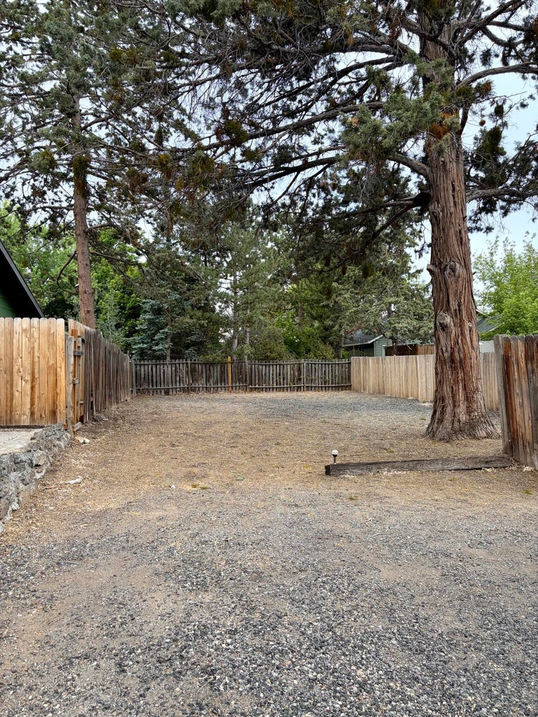 Photo of 485 SE Douglas Street 1 of 6