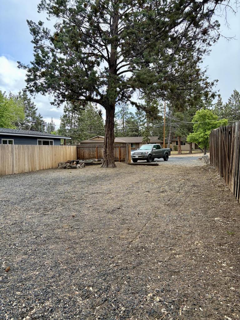 Photo of 485 SE Douglas Street 4 of 6