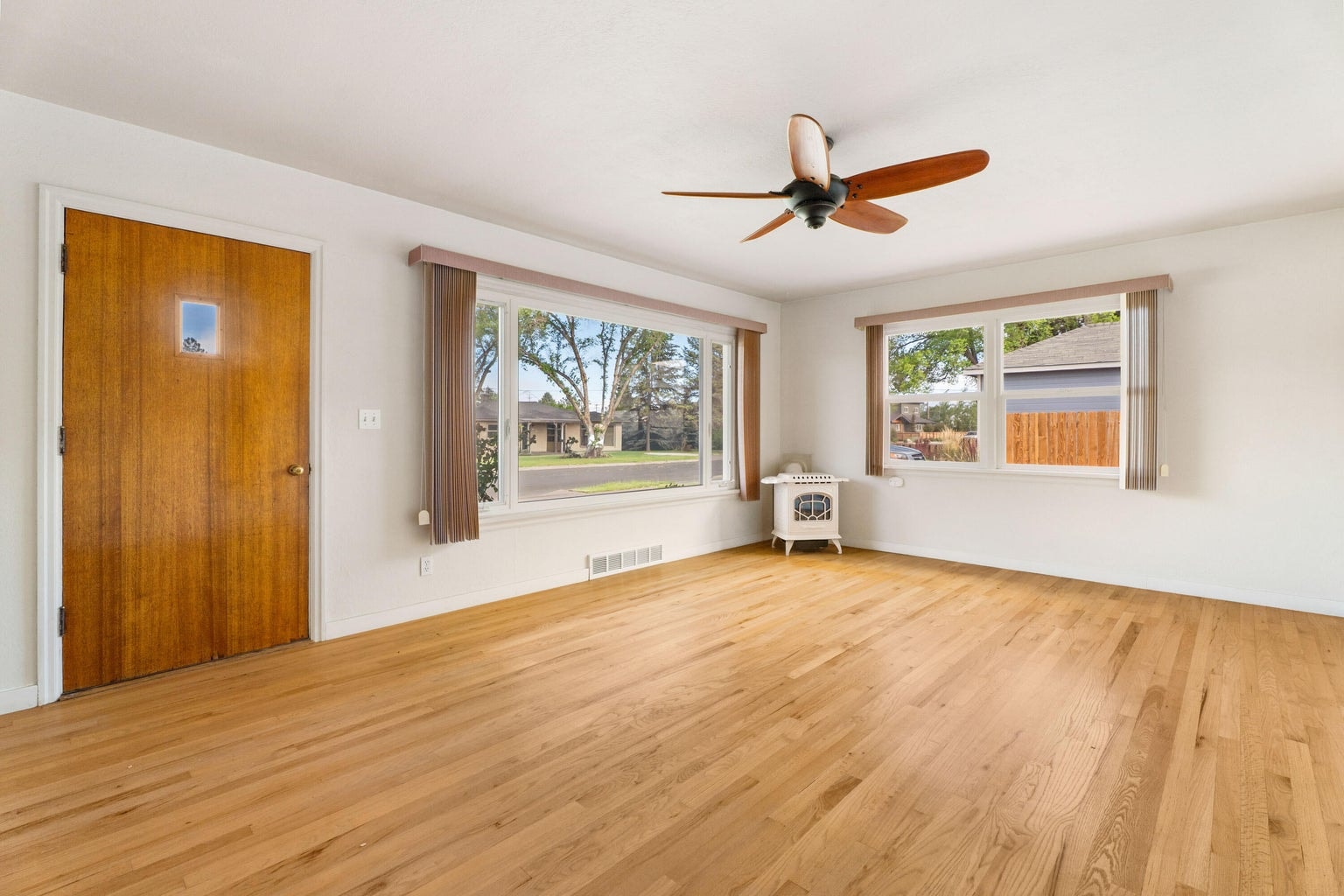 Photo of 946 SW 13th Street 7 of 48