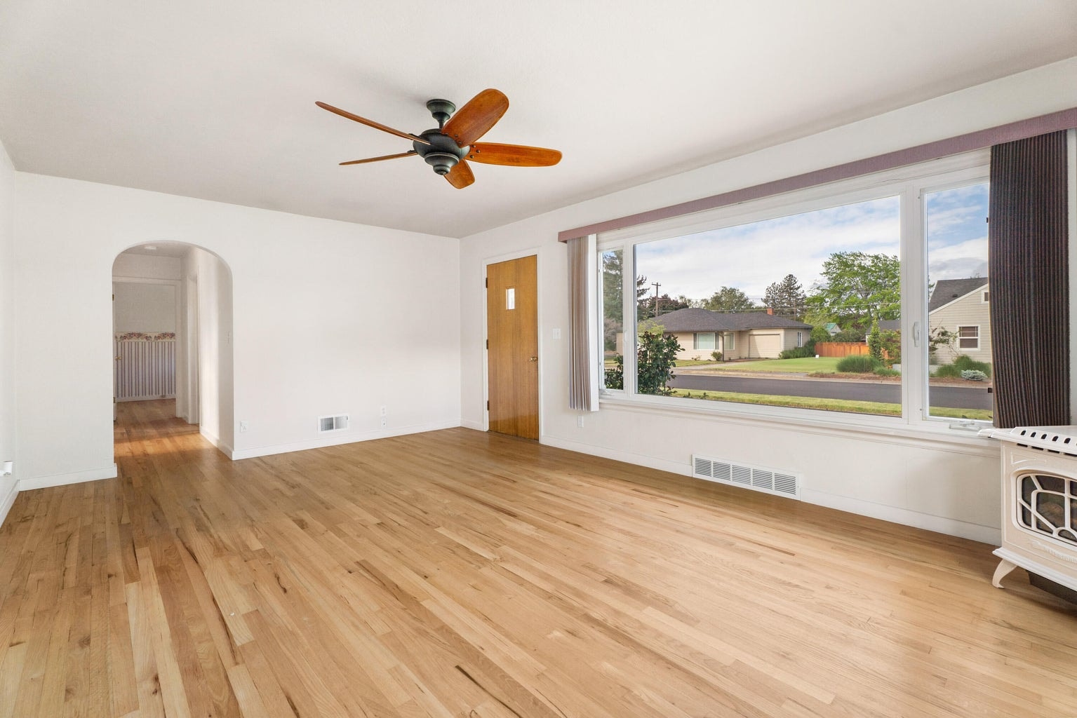 Photo of 946 SW 13th Street 6 of 48