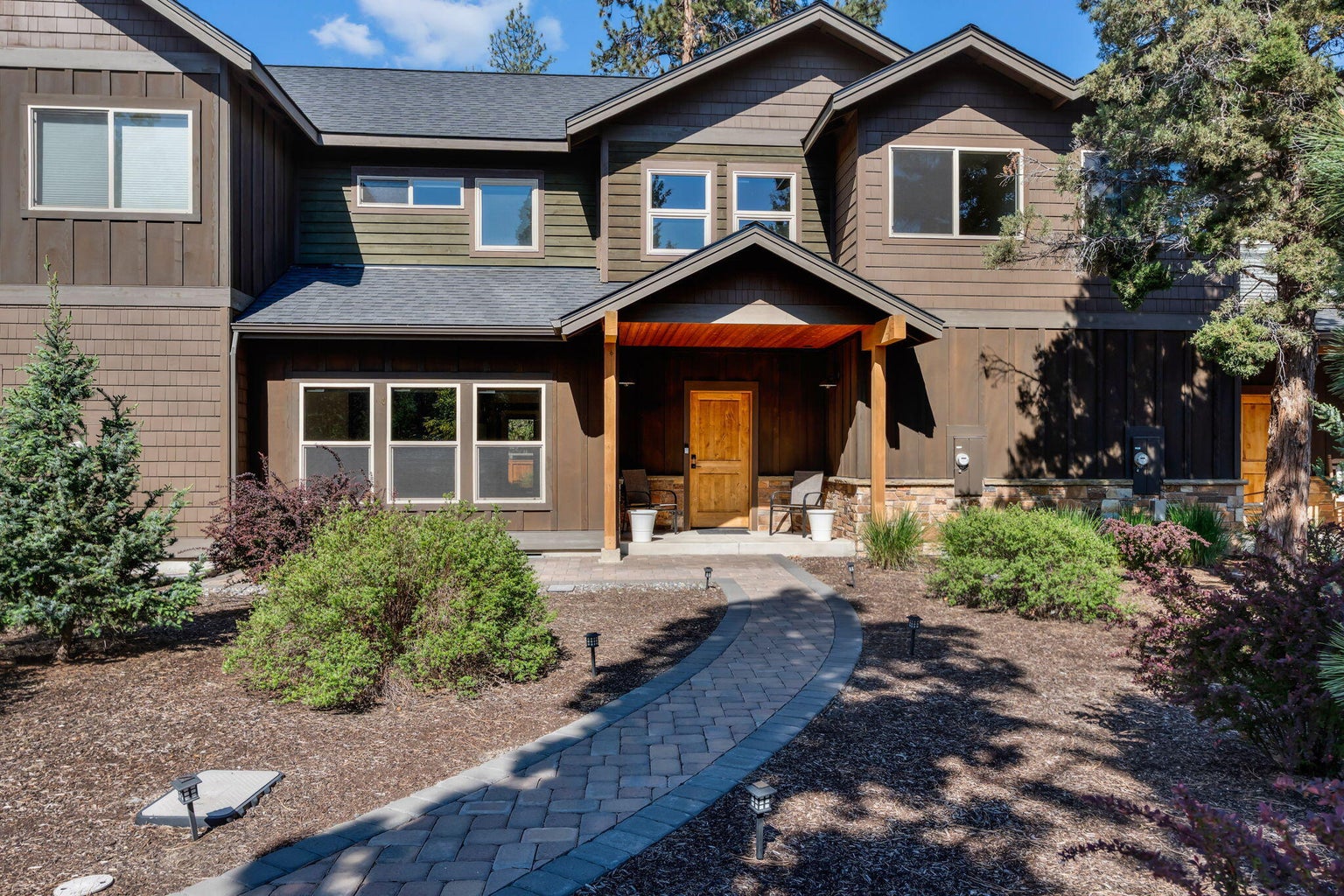 Photo of 927 E Desperado Trail 2 of 33