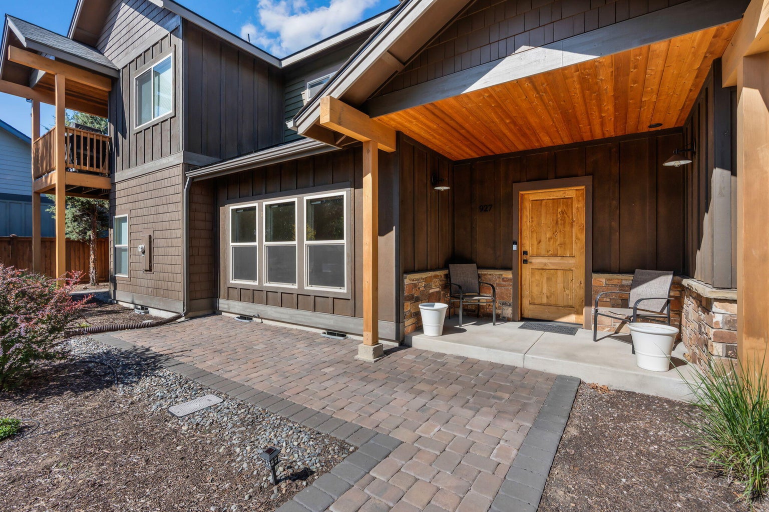 Photo of 927 E Desperado Trail 3 of 33