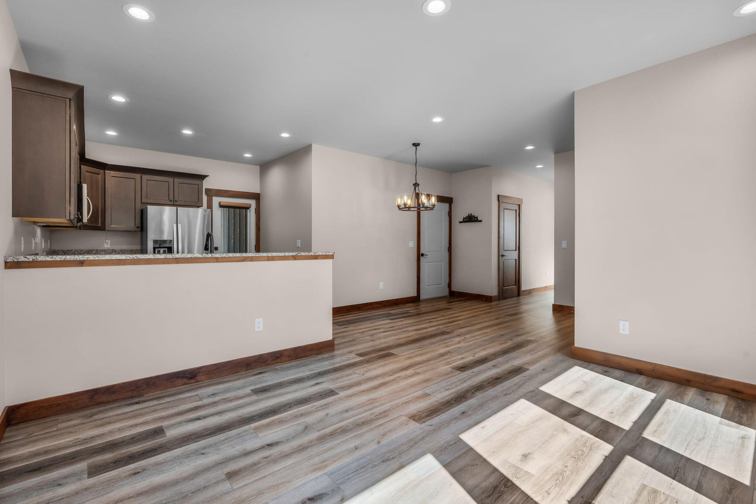 Photo of 927 E Desperado Trail 6 of 33