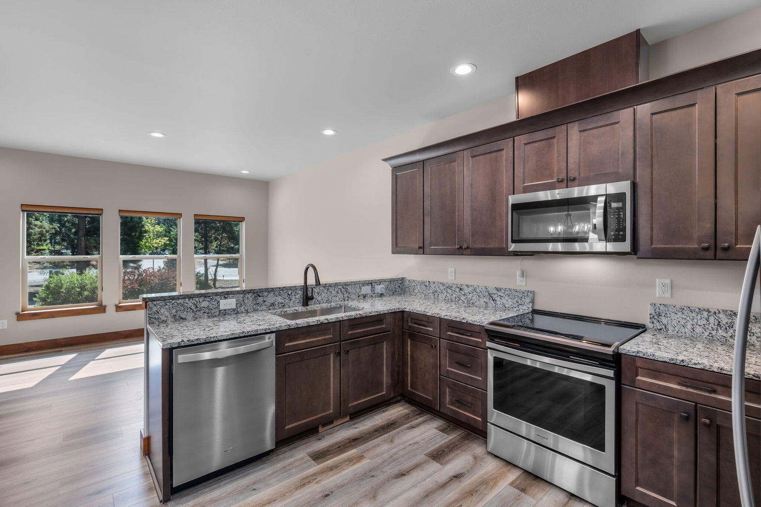 Photo of 927 E Desperado Trail 10 of 33