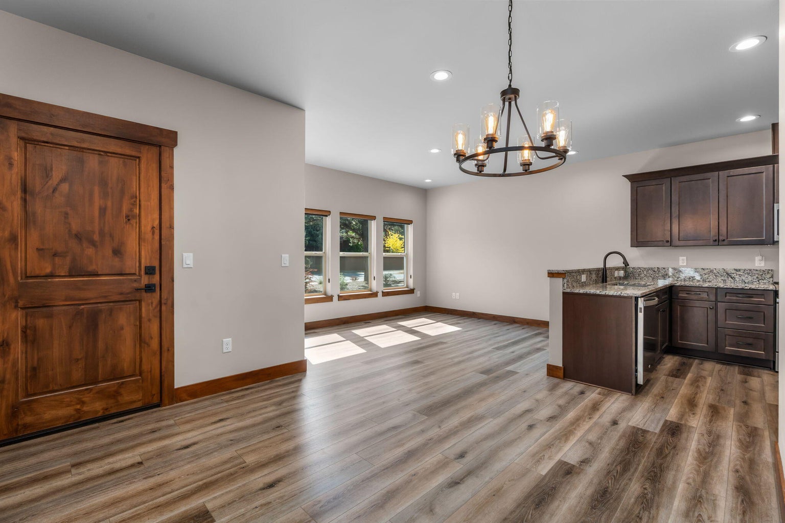 Photo of 927 E Desperado Trail 11 of 33