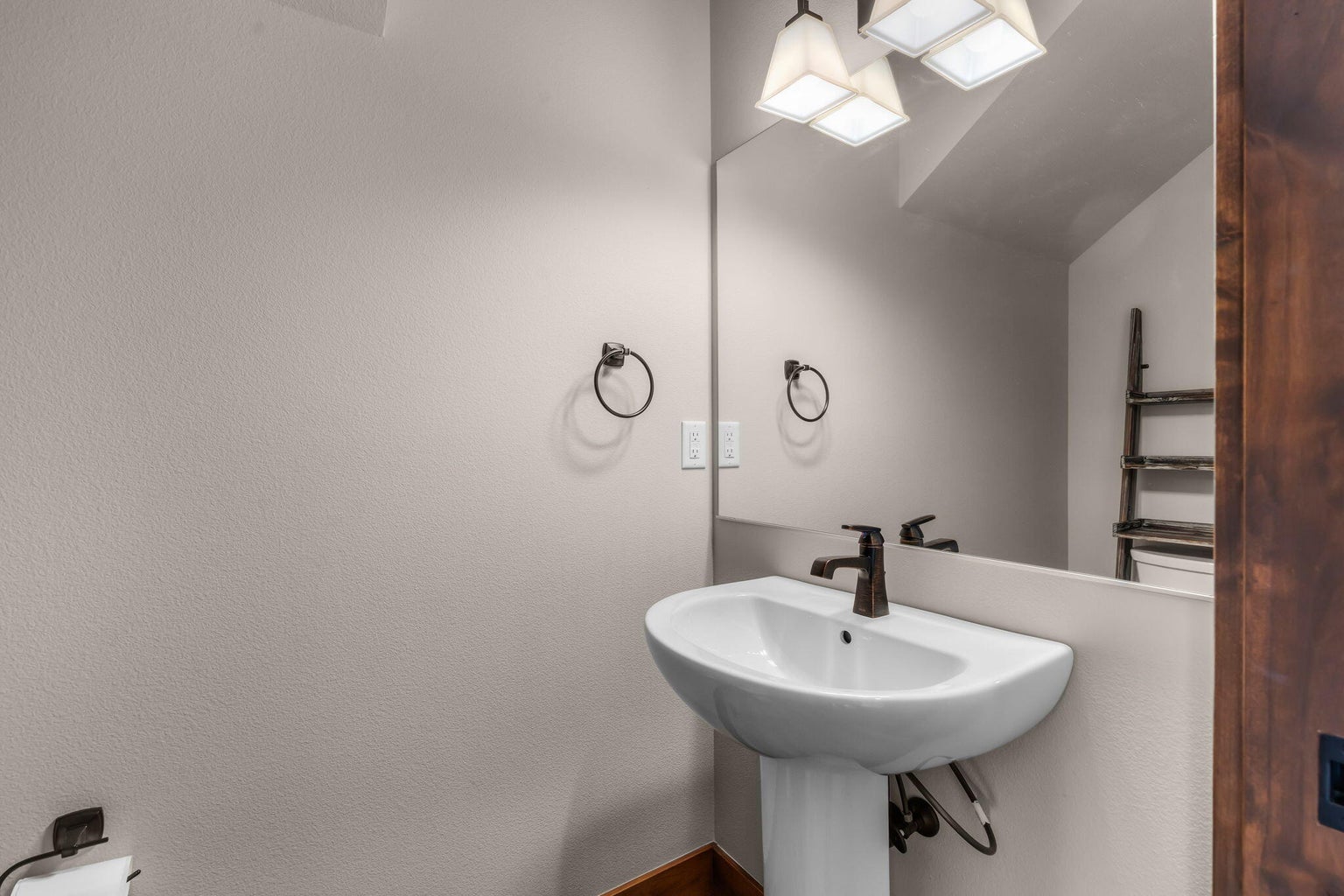 Photo of 927 E Desperado Trail 12 of 33