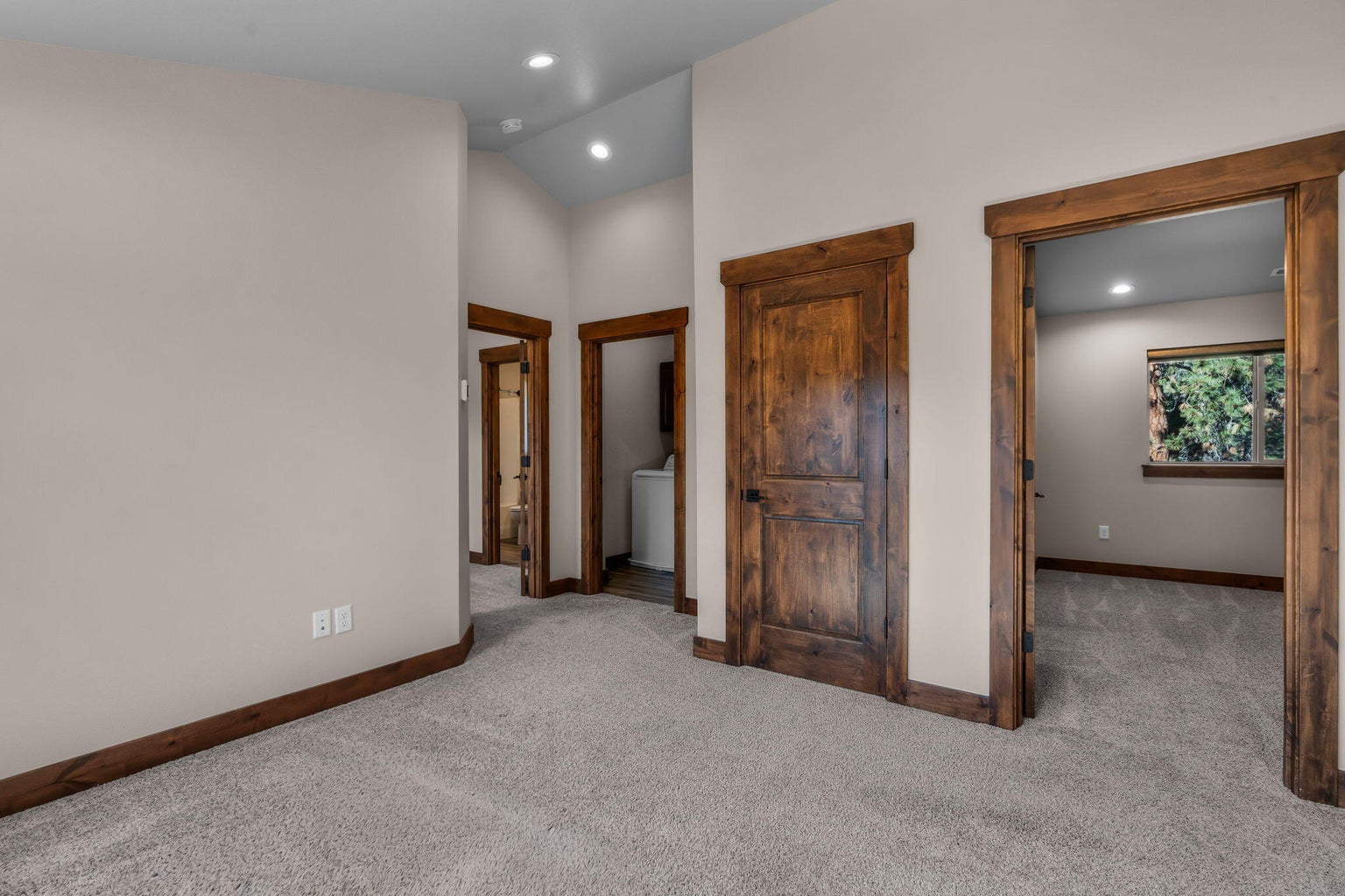 Photo of 927 E Desperado Trail 14 of 33