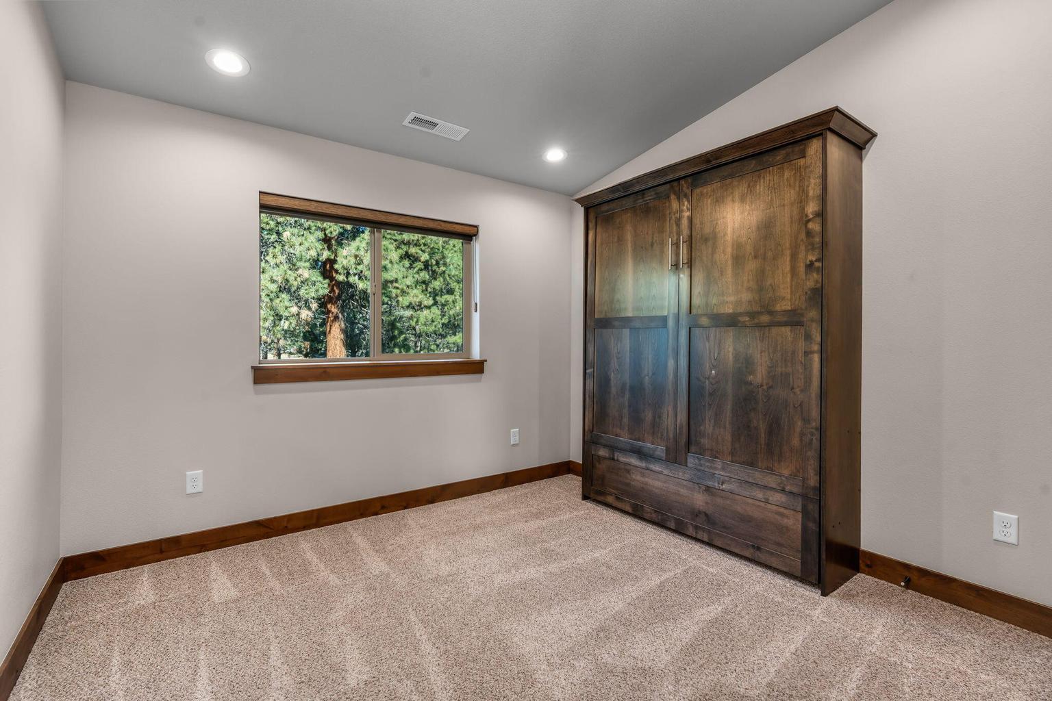 Photo of 927 E Desperado Trail 15 of 33