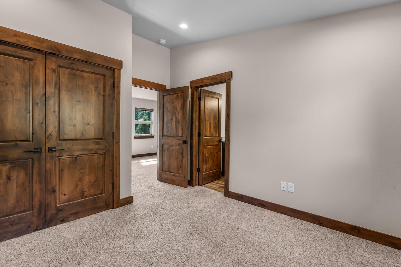 Photo of 927 E Desperado Trail 16 of 33