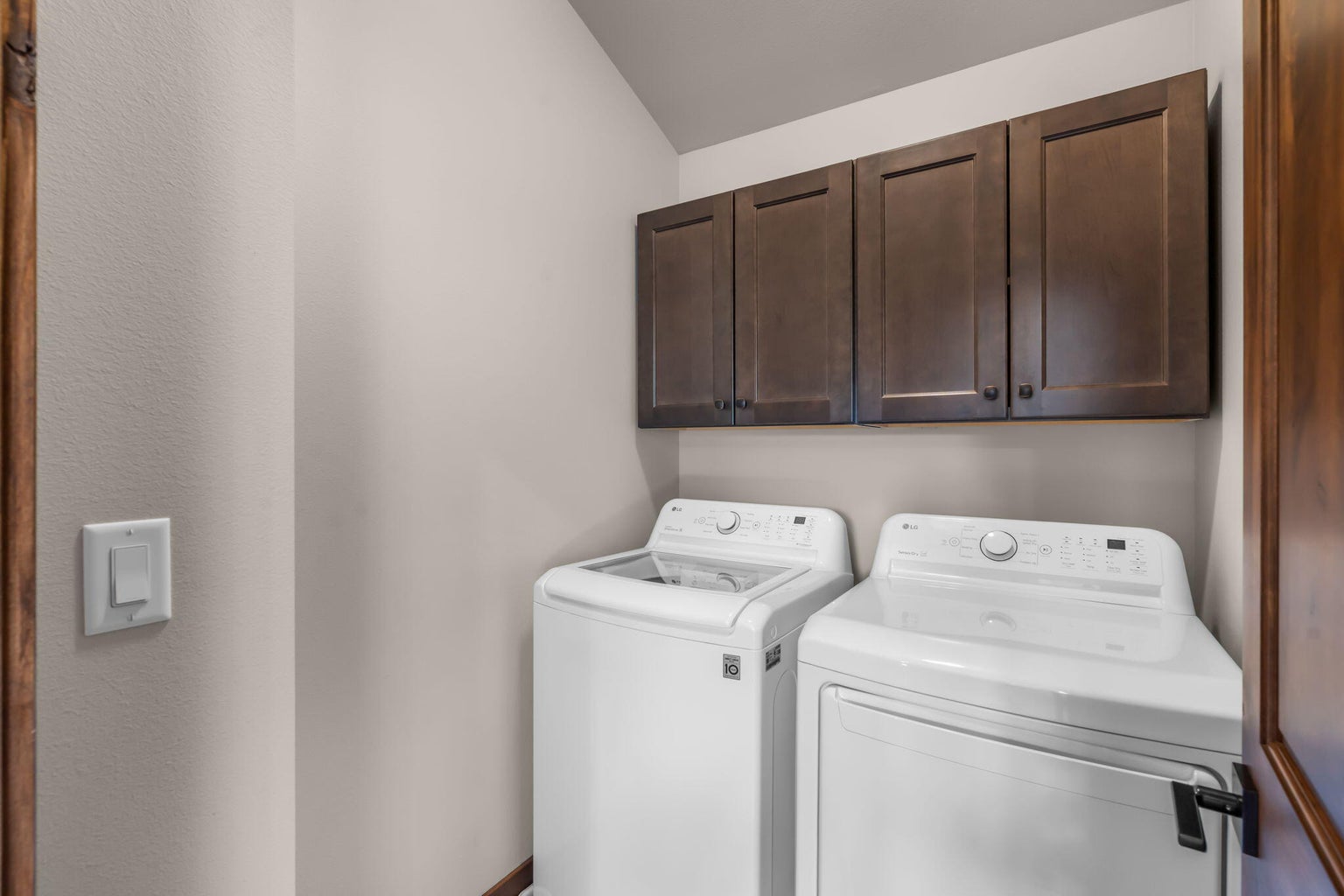 Photo of 927 E Desperado Trail 18 of 33