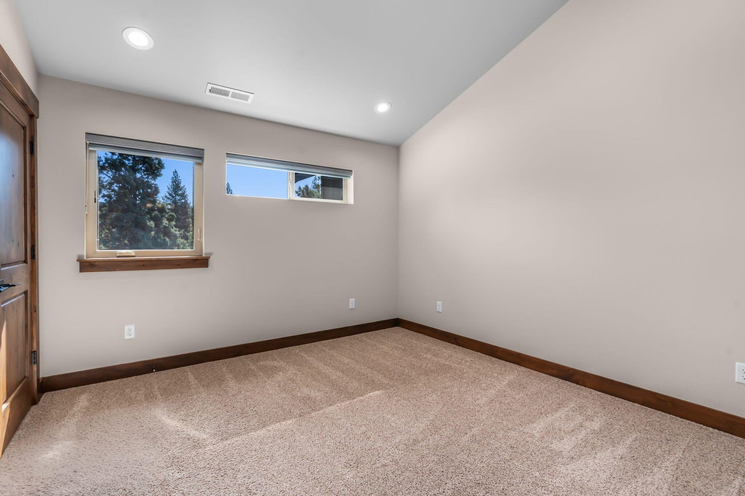 Photo of 927 E Desperado Trail 19 of 33