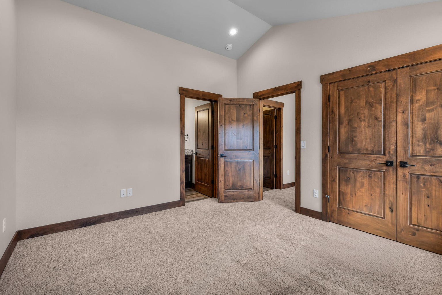 Photo of 927 E Desperado Trail 20 of 33