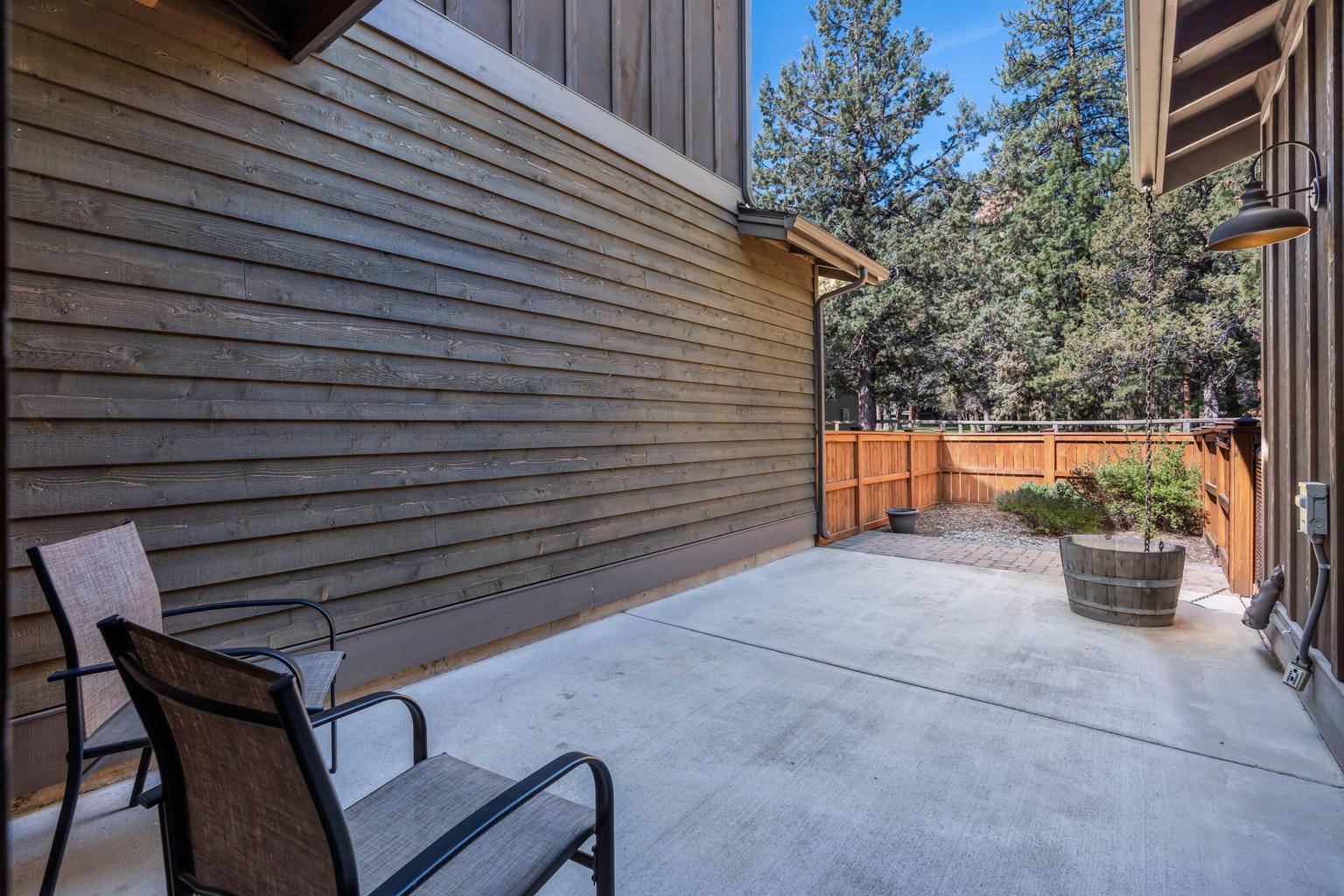 Photo of 927 E Desperado Trail 22 of 33