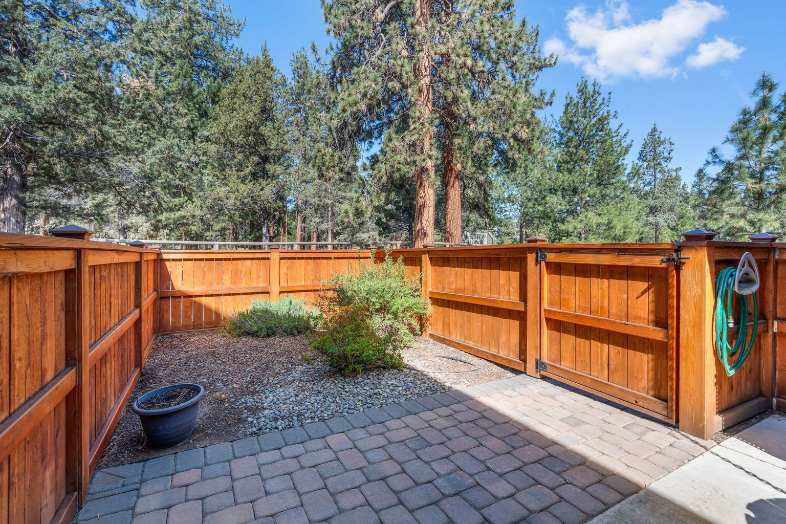 Photo of 927 E Desperado Trail 23 of 33