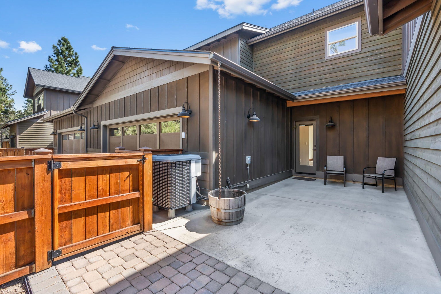 Photo of 927 E Desperado Trail 24 of 33