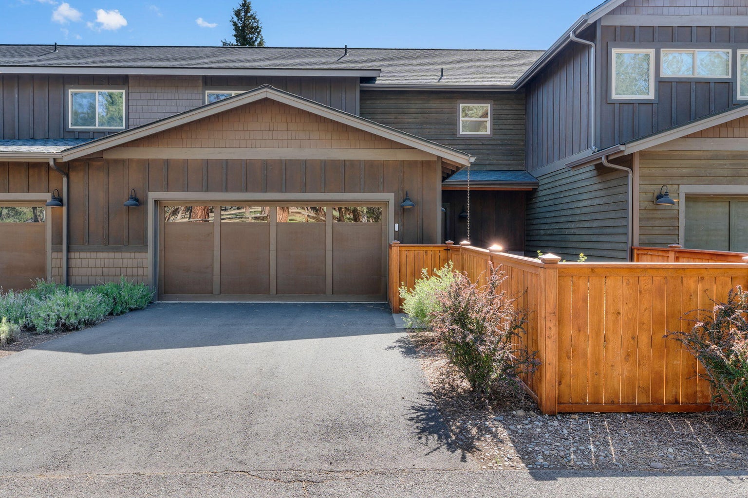Photo of 927 E Desperado Trail 27 of 33
