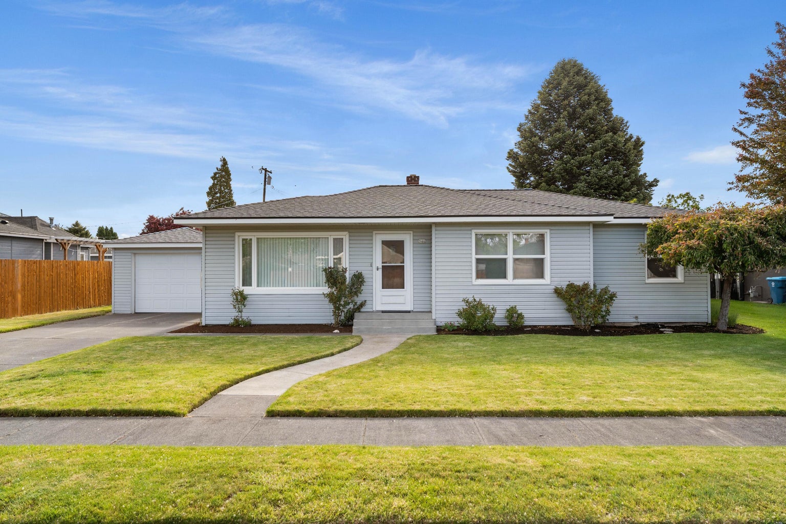 Photo of 946 SW 13th Street 1 of 48