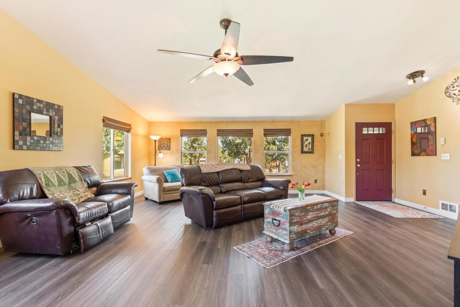 Photo of 5677 NW 49th Street 7 of 32