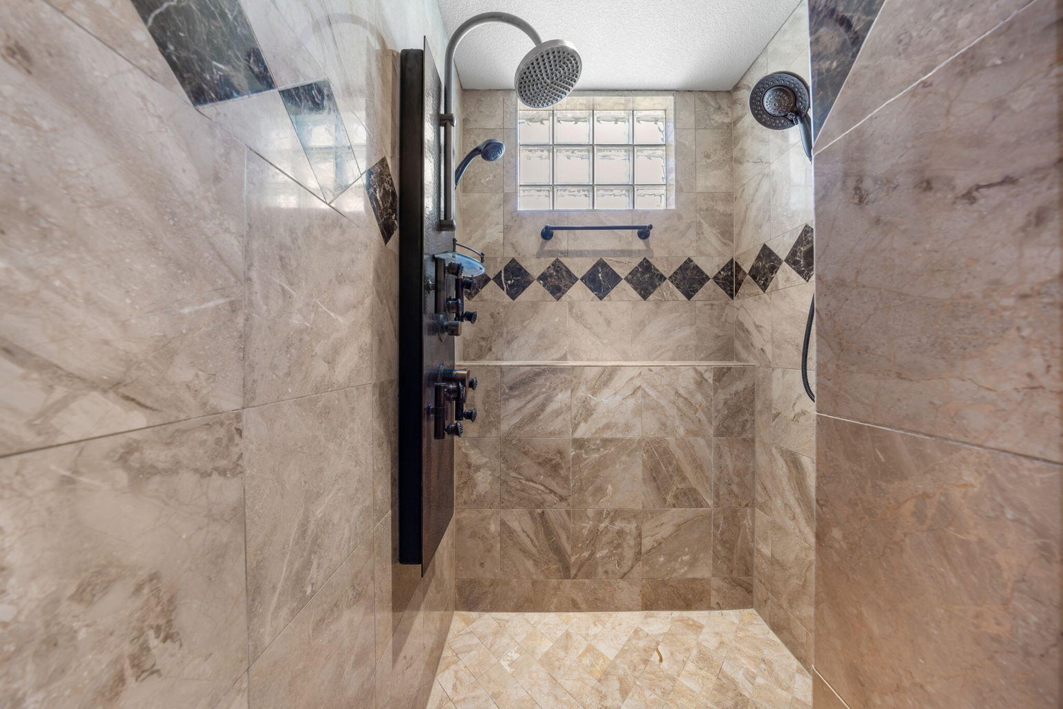 Walk-in shower with luxurious 'shower tower' and dual shower heads