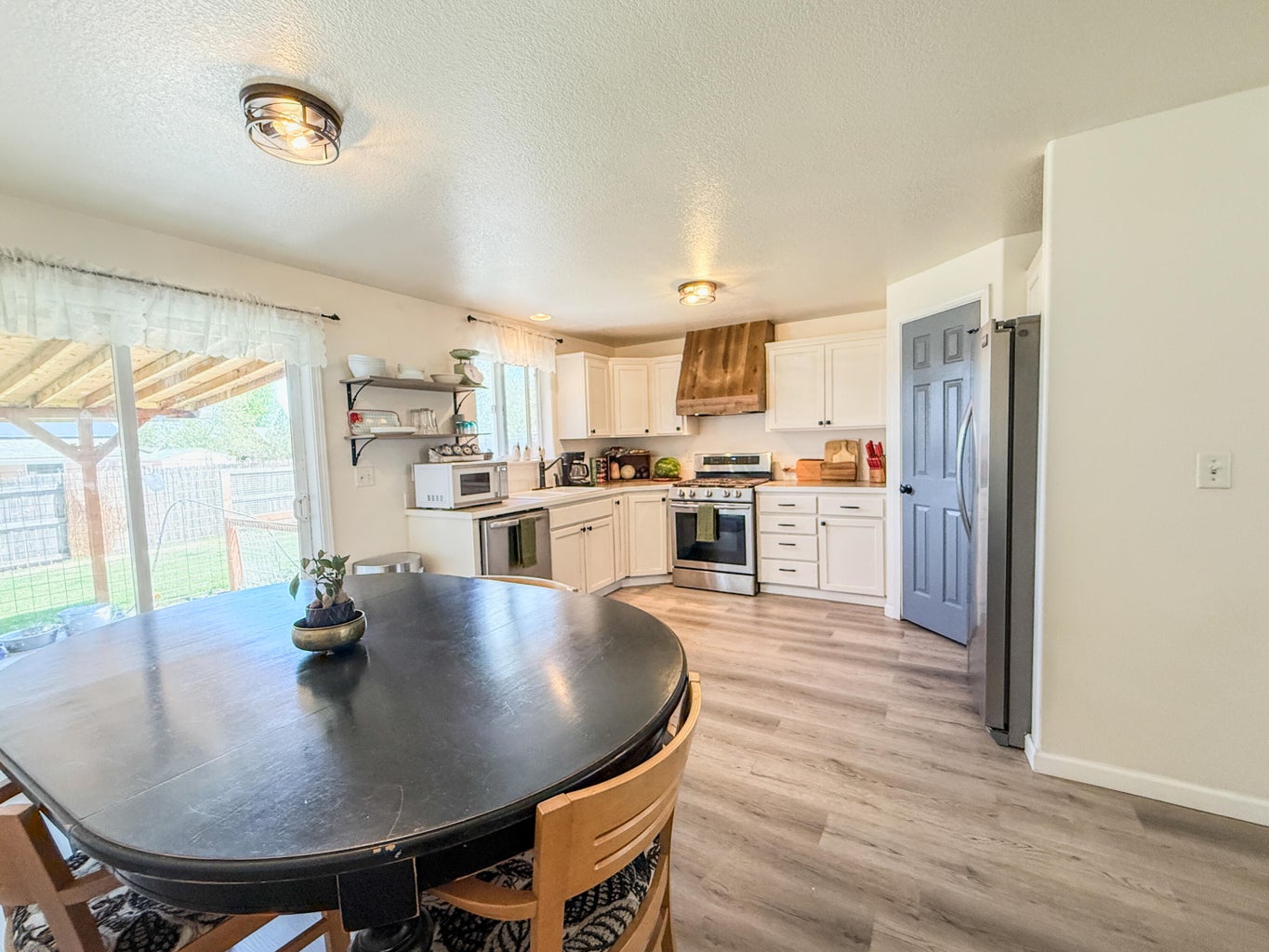 Photo of 699 NE Fieldstone Lane 11 of 33