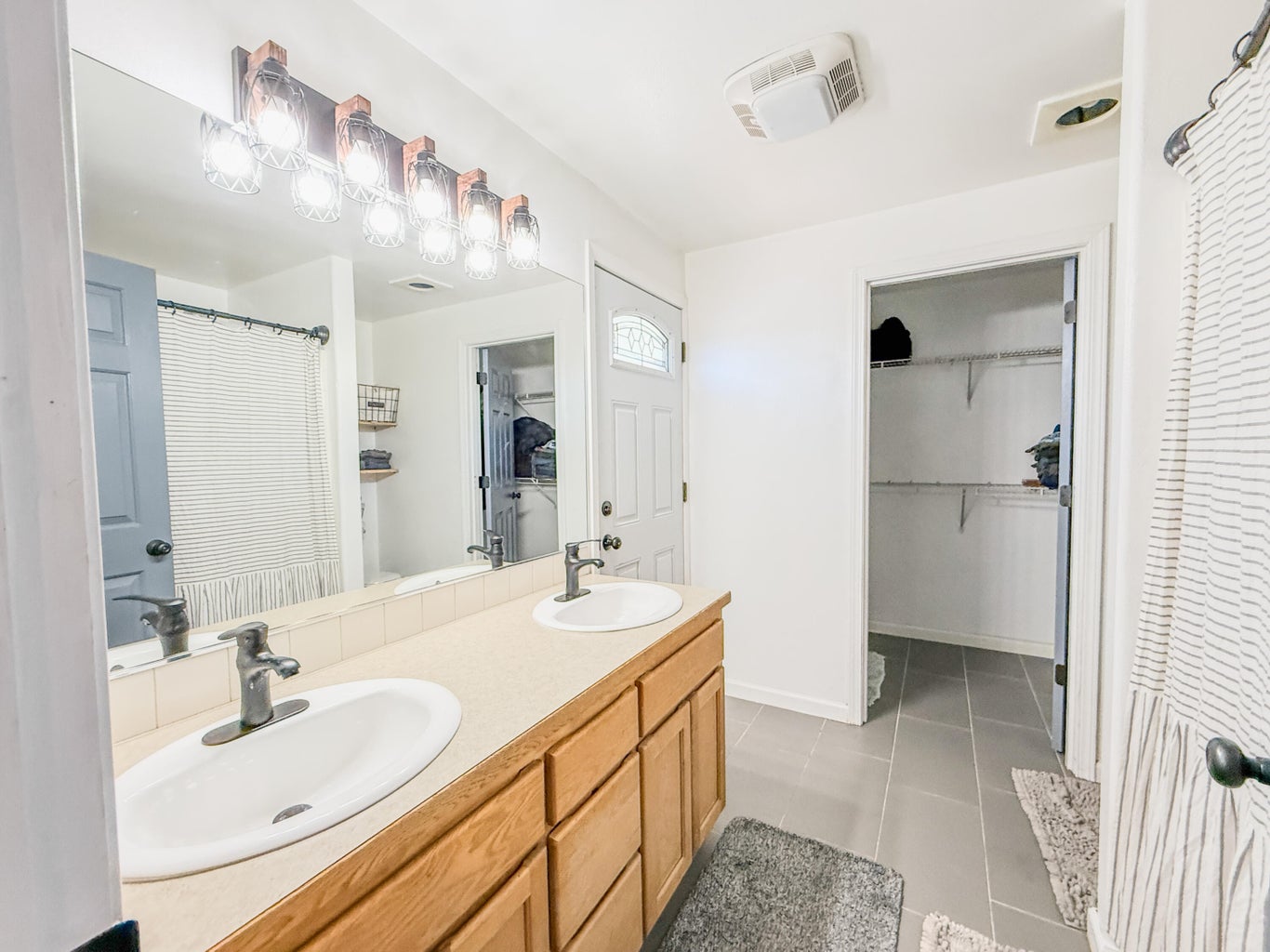 Photo of 699 NE Fieldstone Lane 22 of 33