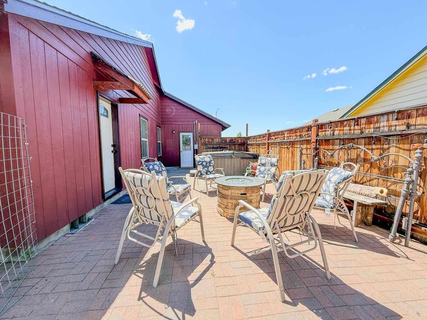 Photo of 699 NE Fieldstone Lane 28 of 33