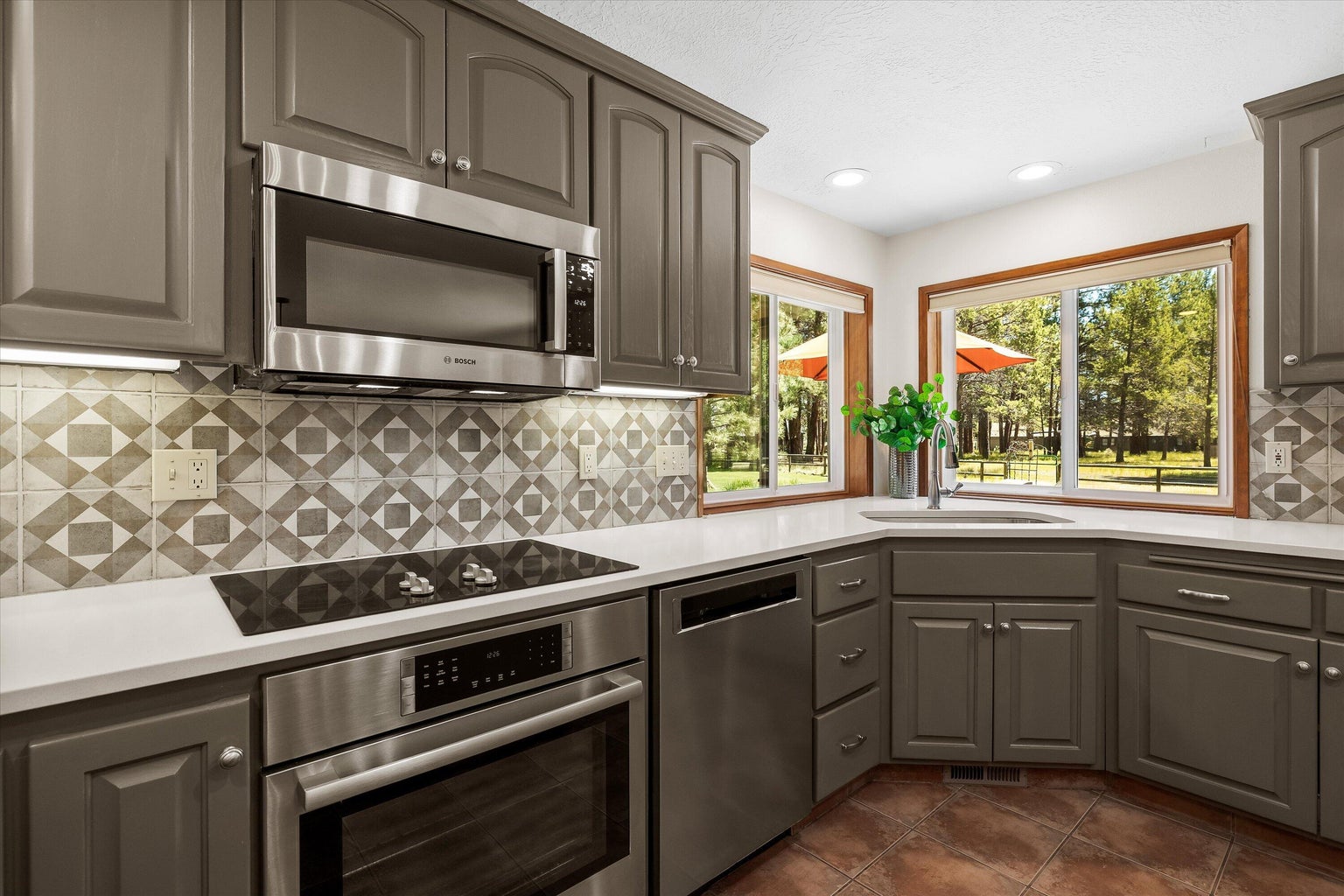 Large corner windows connect you with the deck making entertainment easy