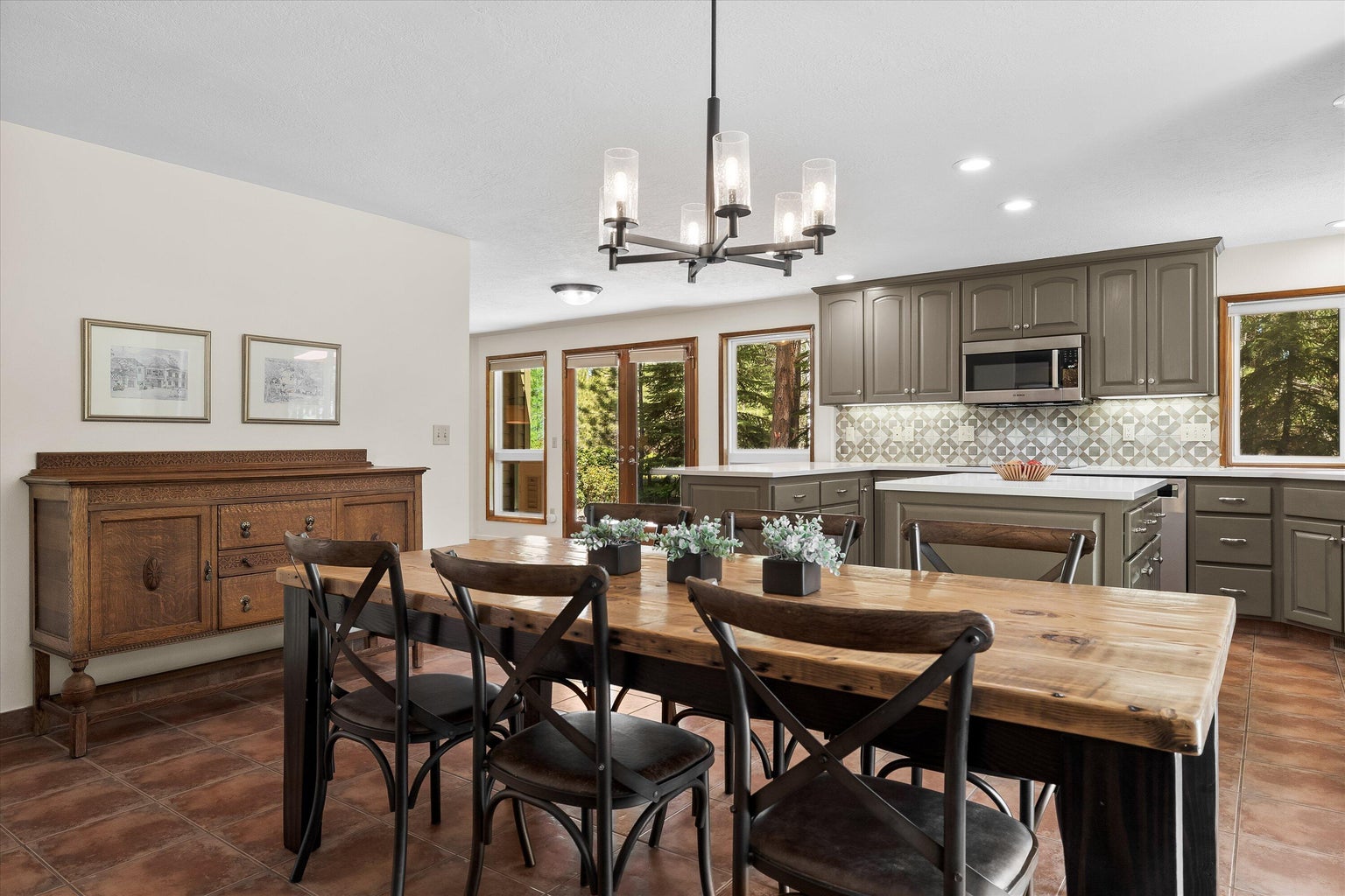 Need space for a buffet or china cabinet? There's plenty...