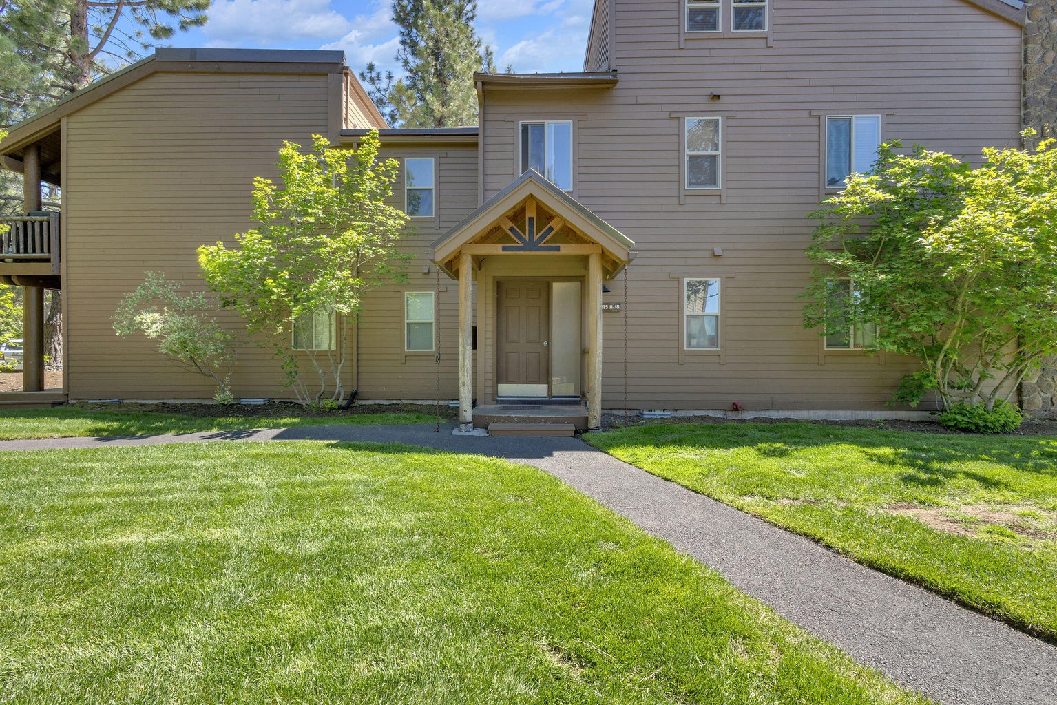 Photo of 17654 Pinnacle Lane 4 of 44