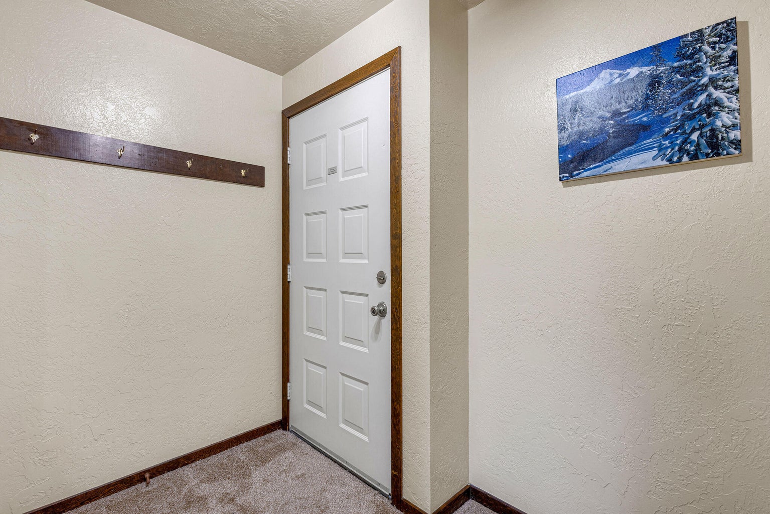 Photo of 17654 Pinnacle Lane 8 of 44