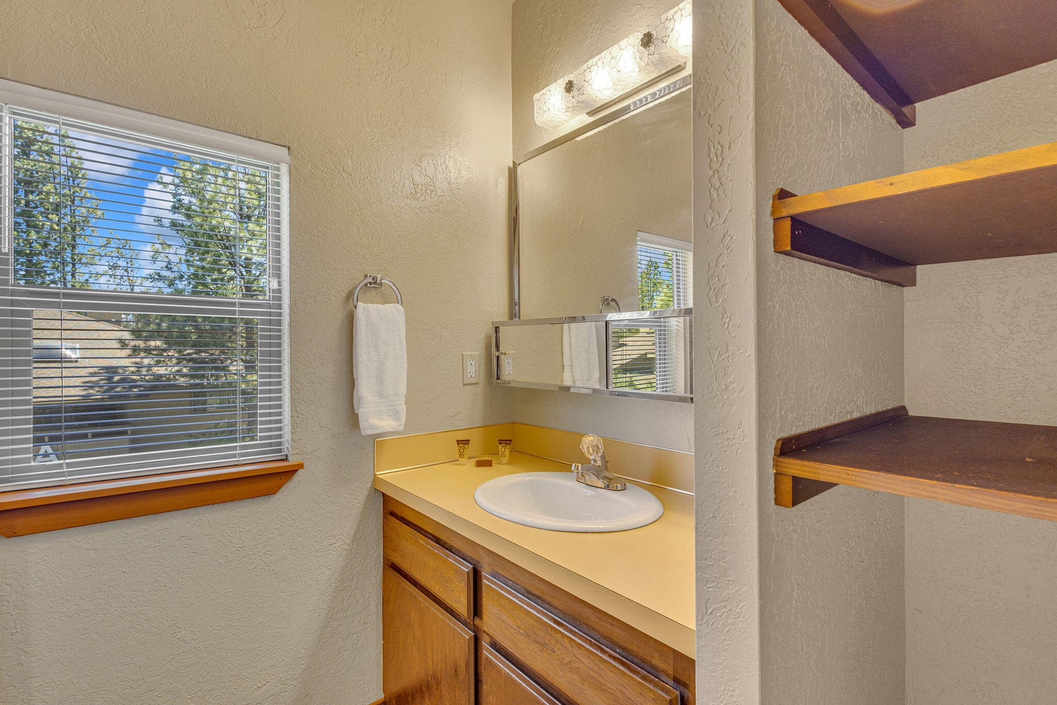 Photo of 17654 Pinnacle Lane 36 of 44