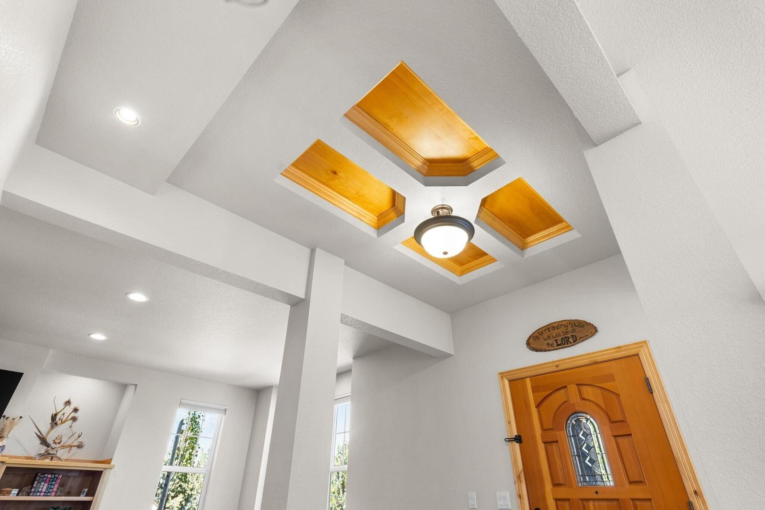 Beautiful ceiling detail in foyer