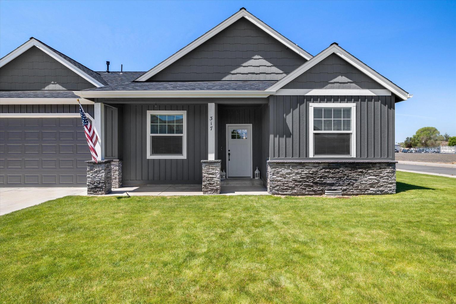 Photo of 317 SE Pioneer Drive 2 of 46