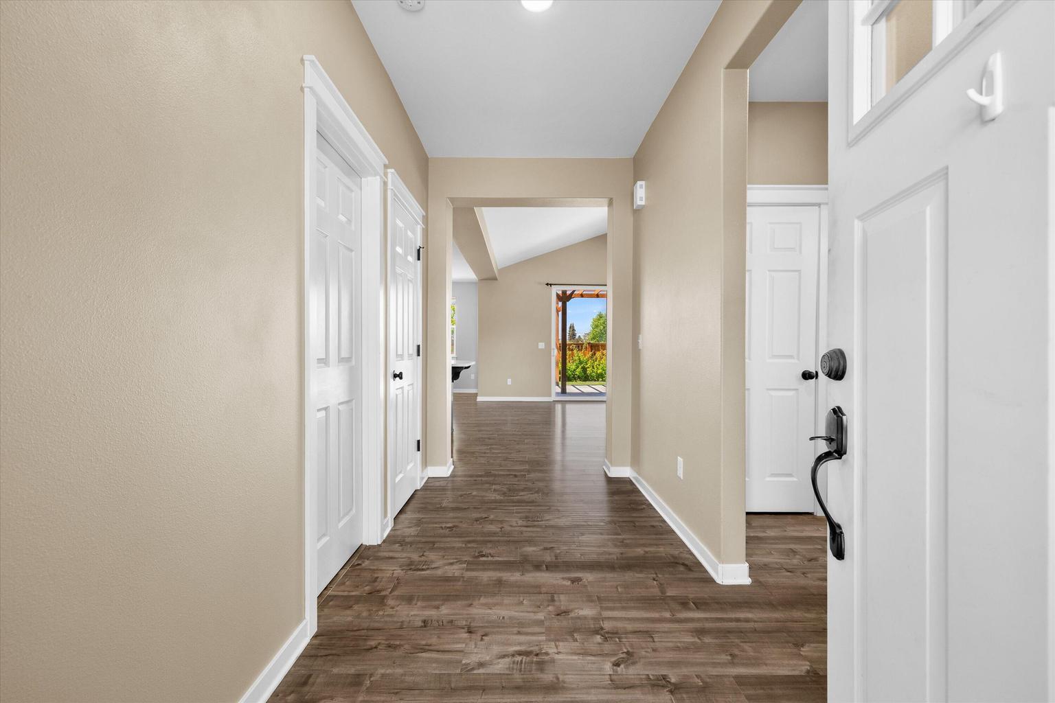 Photo of 317 SE Pioneer Drive 3 of 46