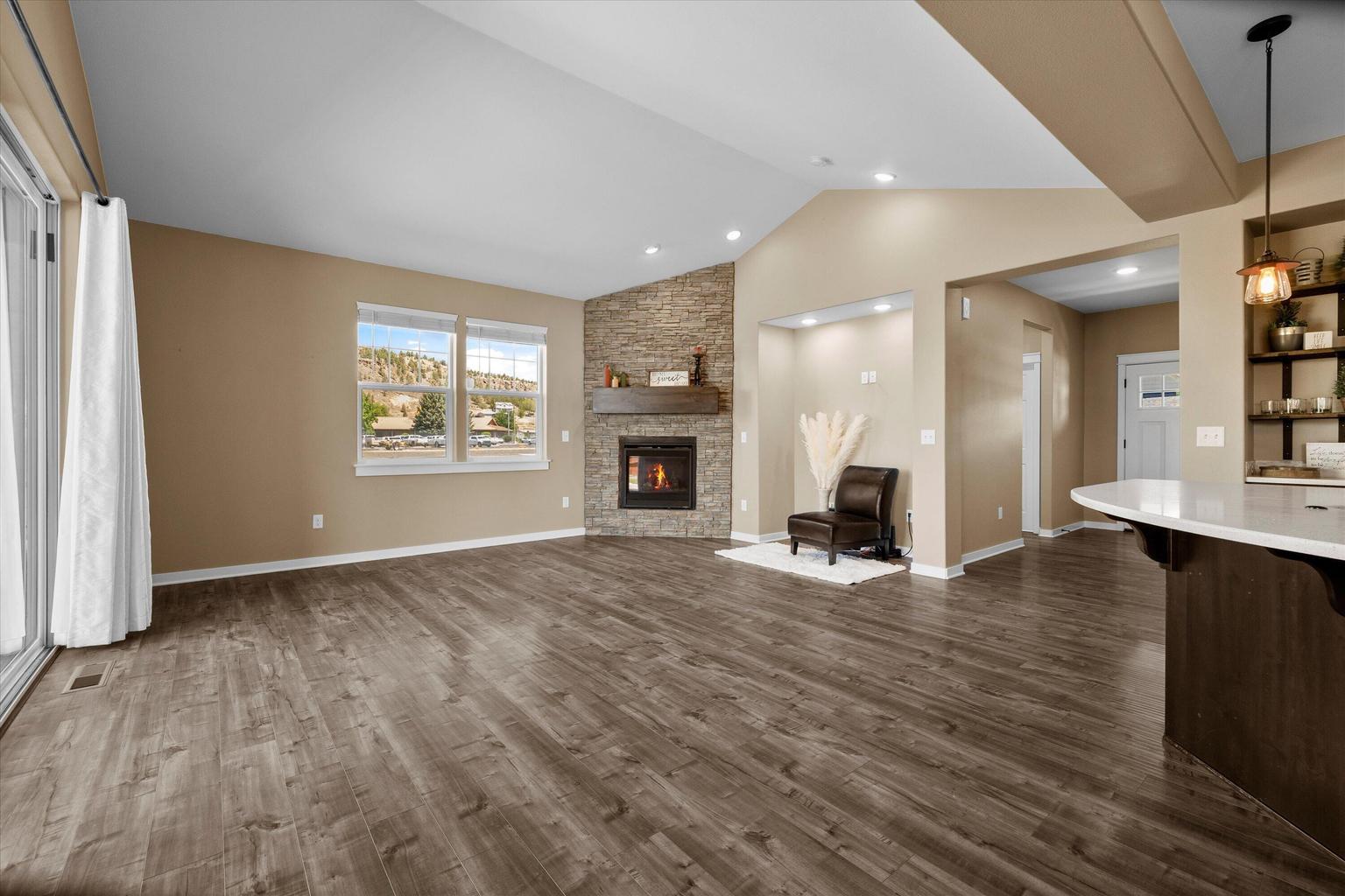 Photo of 317 SE Pioneer Drive 9 of 46